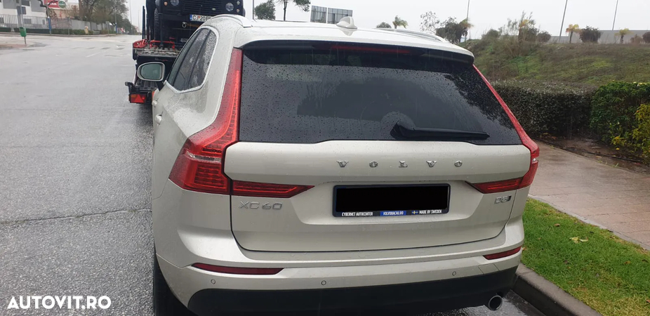 Volvo XC 60 D5 AWD Momentum - 4