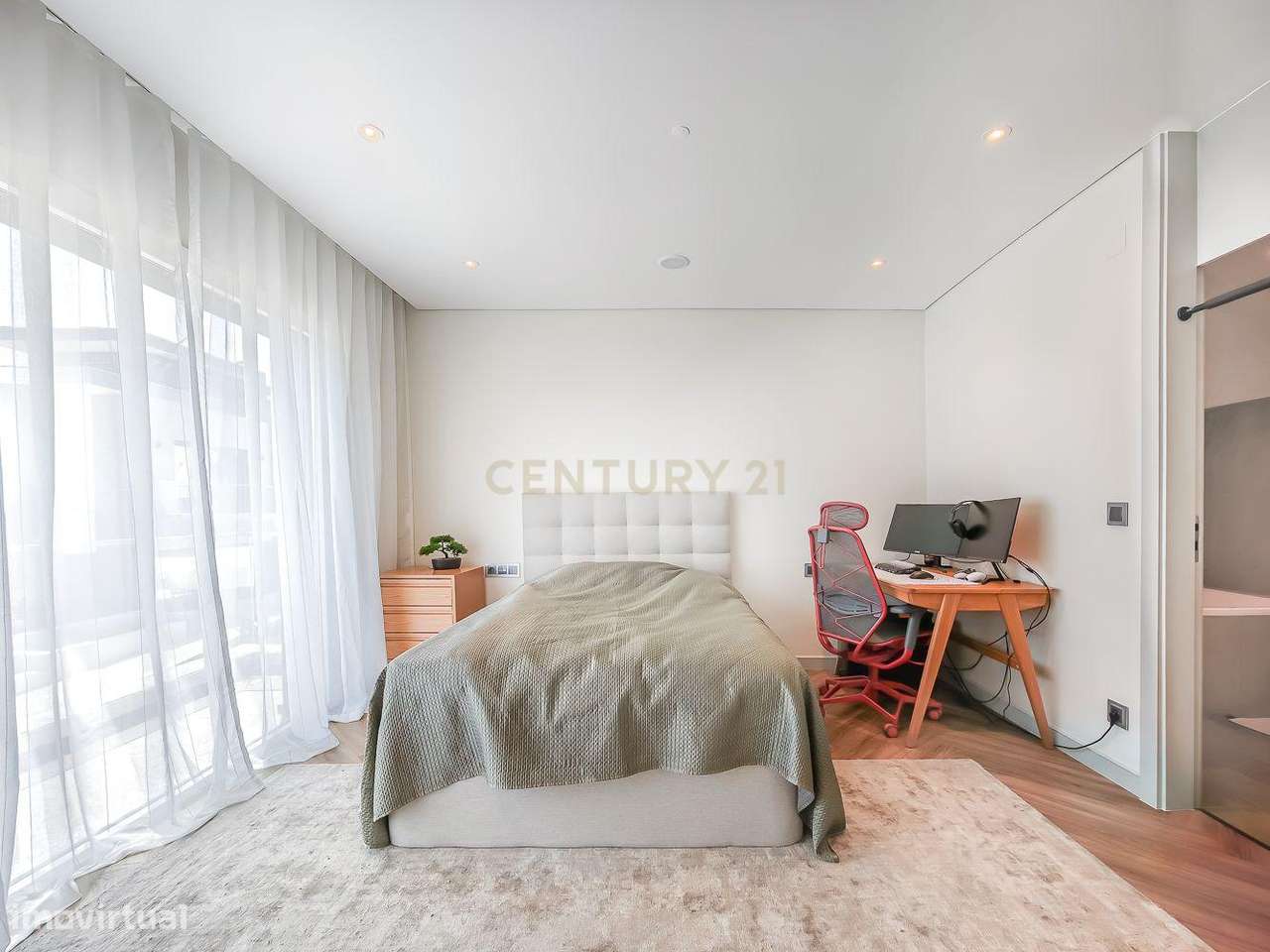 Moradia T4 em Condomínio Privado | Piscina | 6WC | Jardim | Terraço |-39