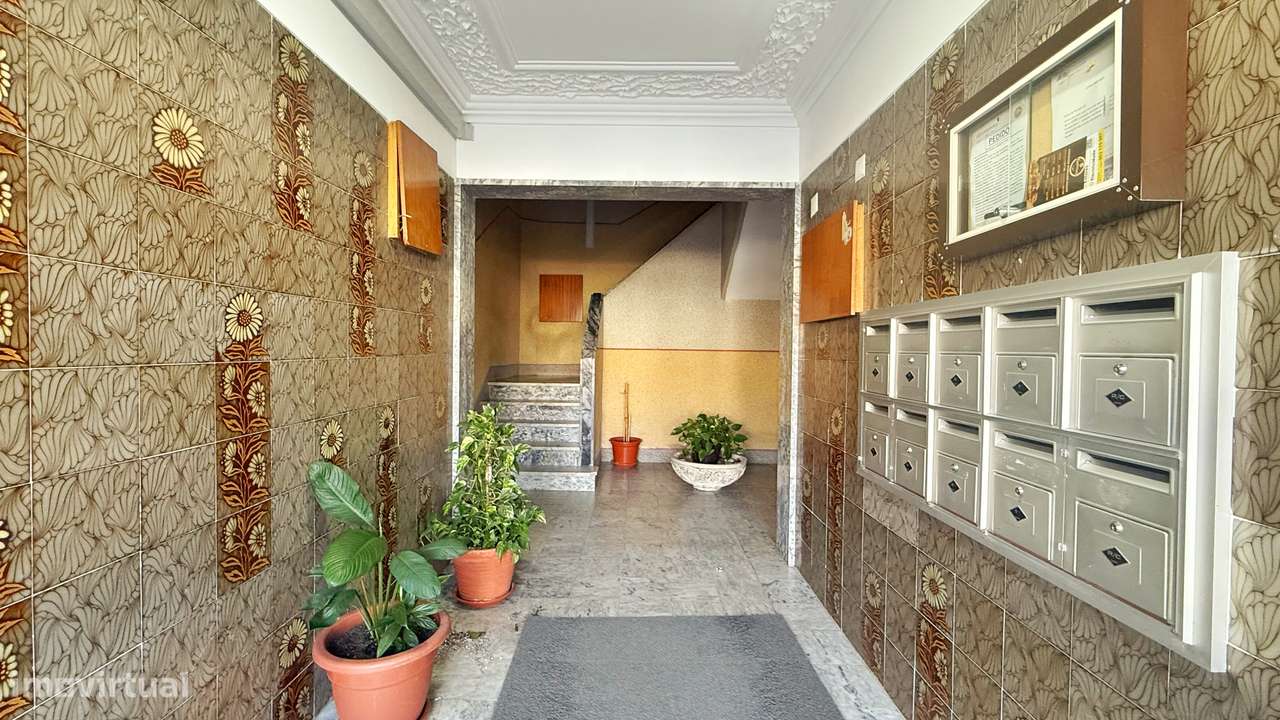 Apartamento T2 Totalmente Remodelado com Suite e Varanda-21