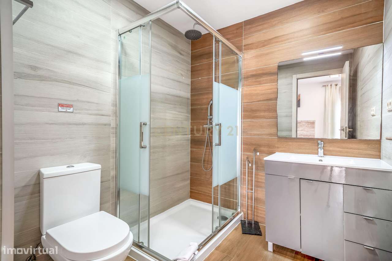 Apartamento T2 com terraços e piscina a 100 metros da praia da Oura –-12