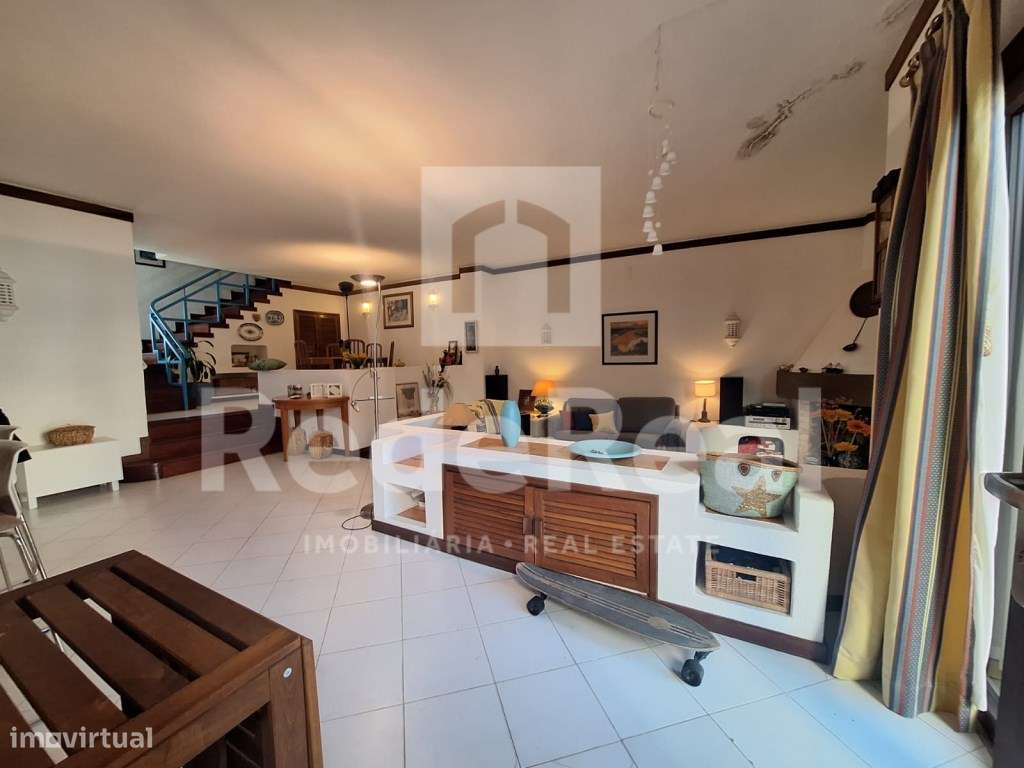 Moradia T3 + 1 com Piscina Privada e Boas Áreas no Coração de Albuf...-6