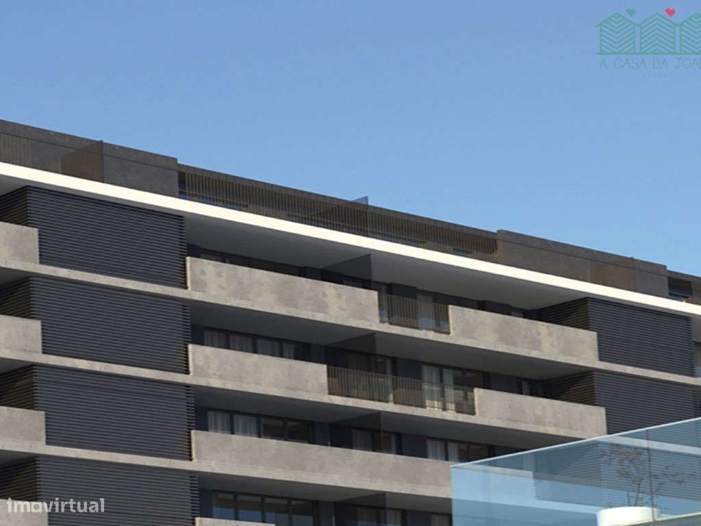 Apartamento T3 com Lugares de Garagem no Cais de São Roque-5
