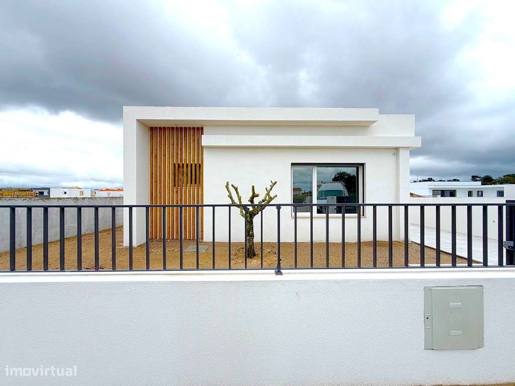 Moradia Terrea T3 A Venda Com 2 Suites Piscina Em Urbanizacao