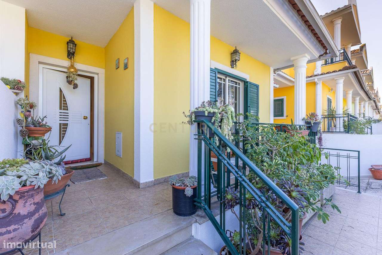 Moradia em Banda T4 | 3 Pisos | Aldeia de Paio Pires 490.000 € | 249 m-35