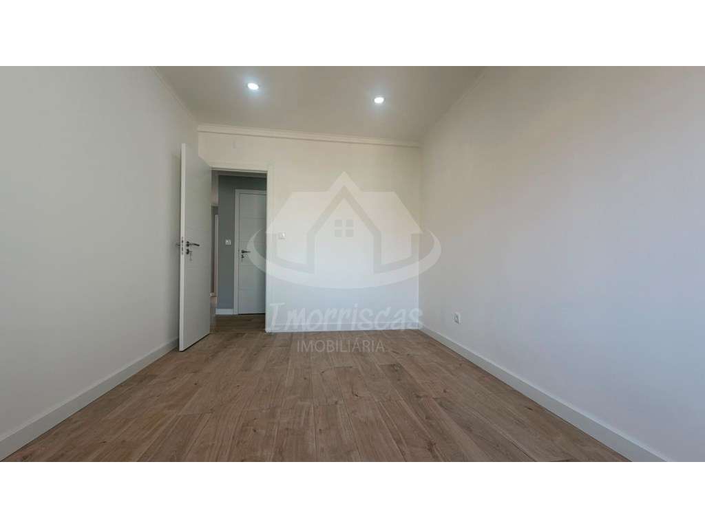 T2+1 Totalmente Remodelado em Odivelas | Pronto a Habitar | Localiz...-21