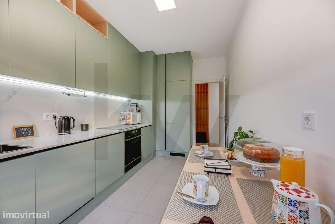 Apartamento T2 totalmente renovado com Suite, Varanda e Arrecadação na-2