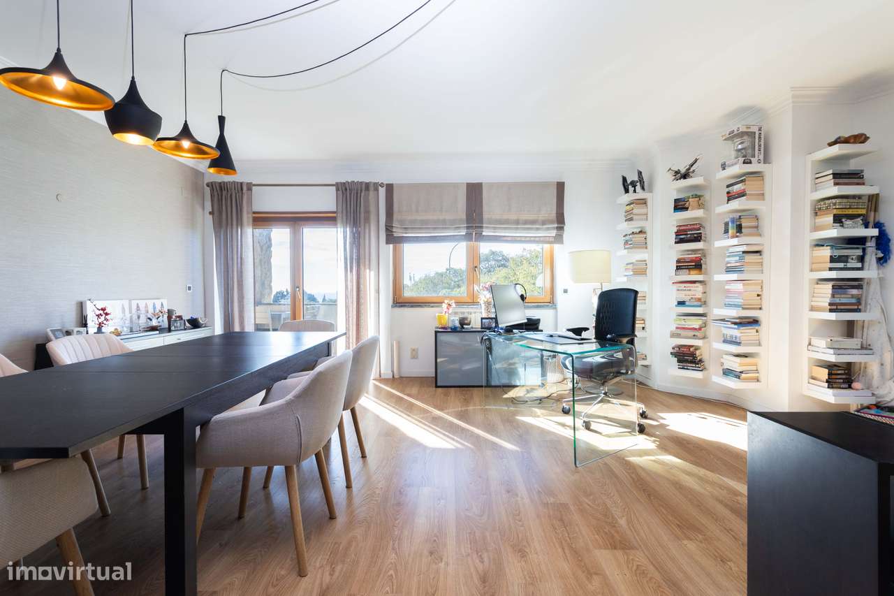 Luminoso e Espaçoso T4 com Vista Mar e Garagem - Grande imagem: 2/47