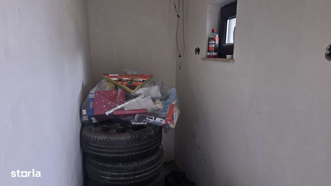 Vand casa in duplex in Deva, semifinisata, zona Garii, P+E+pod-6