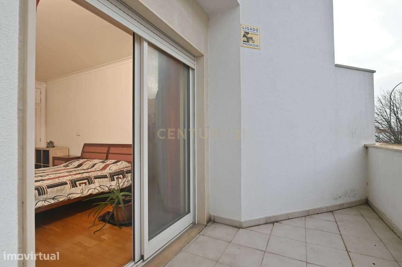 Apartamento 3 quartos, 3 WC, no centro dos Jardins da Parede, com vist-23