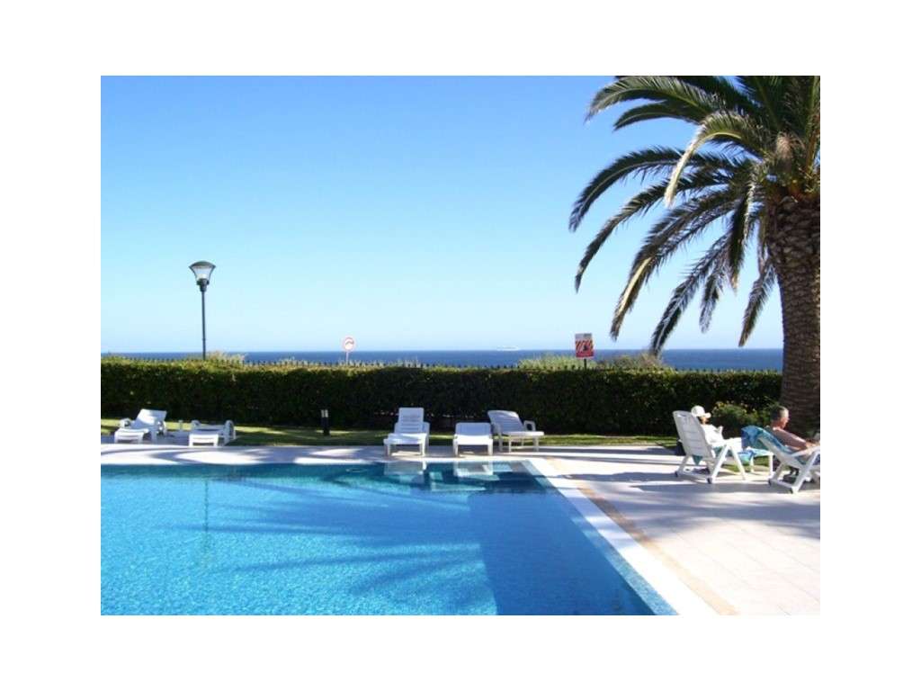 Apartamento T2, arrendar, condomínio, primeira linha de mar na Guia... - Grande imagem: 2/18