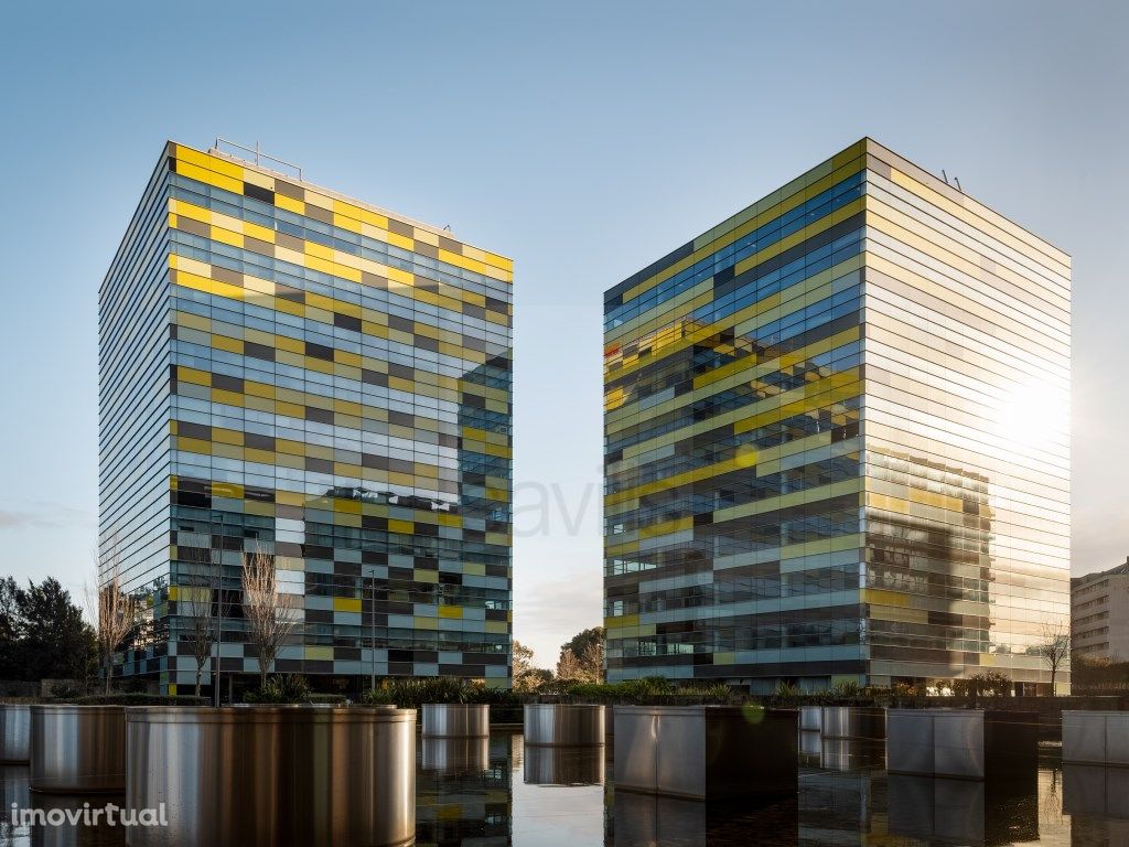 Arrábida Lake Towers, Comércio