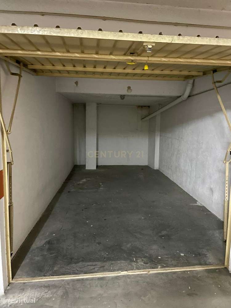 **Box na Rua Maria Carlota D´Oliveira para arrendar!** - Grande imagem: 2/8