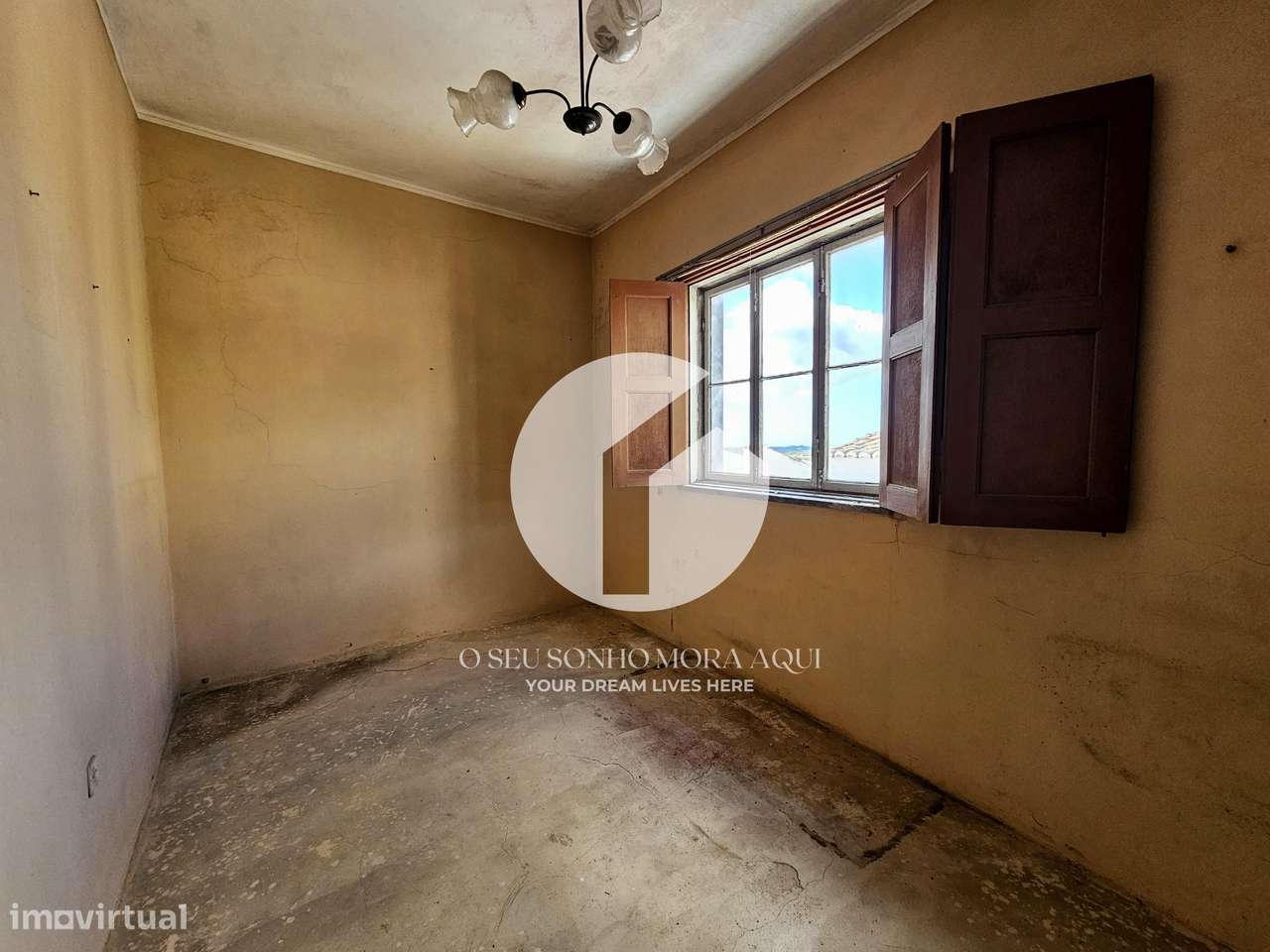 Moradia T5 com pisos independentes em Estoi-23