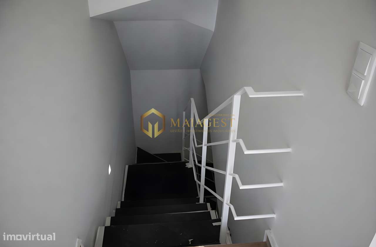 T1 Duplex Novo com Varanda junto ao Metro de Santo Ovídio - Grande imagem: 5/15