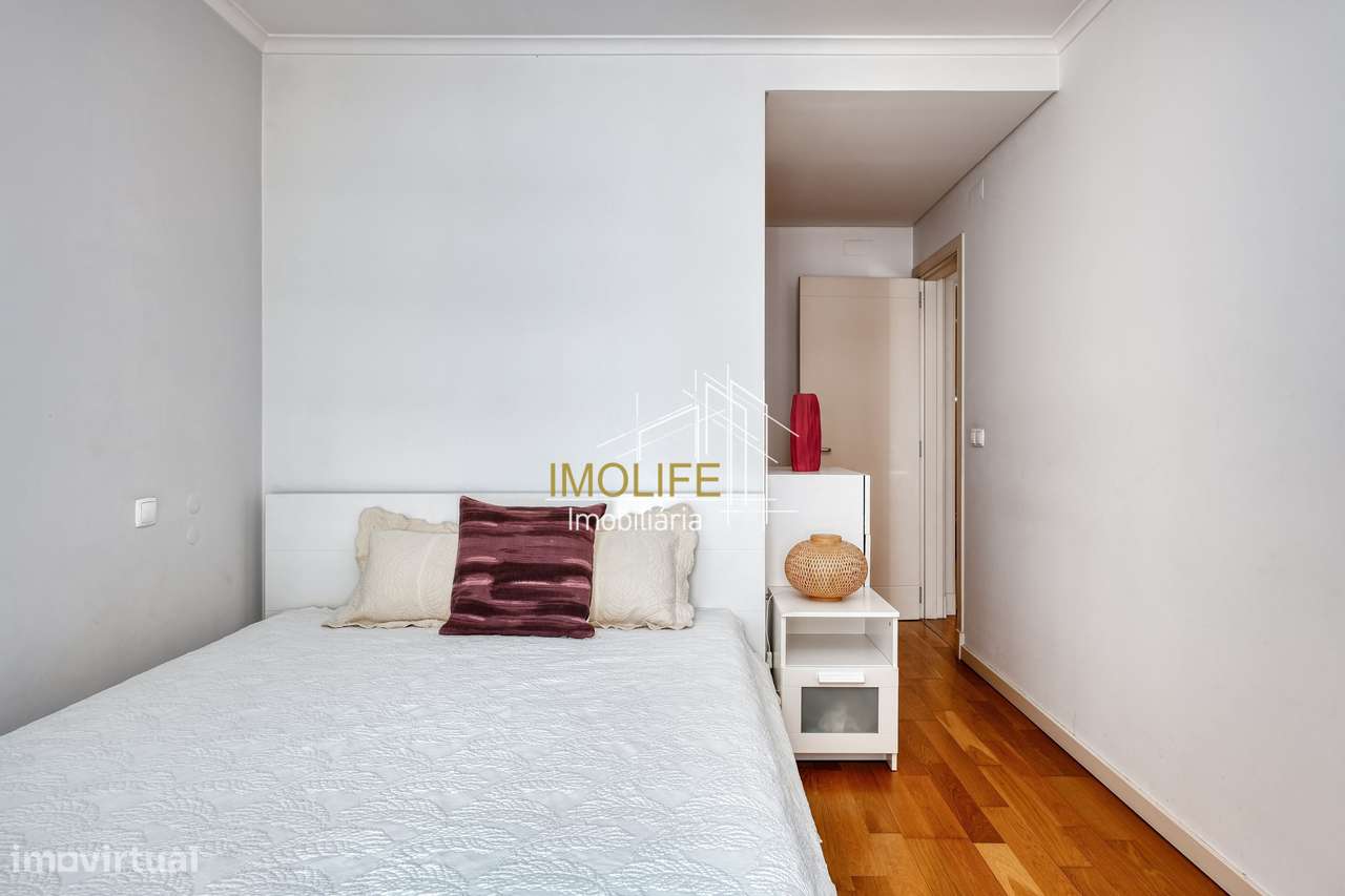 Apartamento T2 com Vista Desafogada em Benfica-16