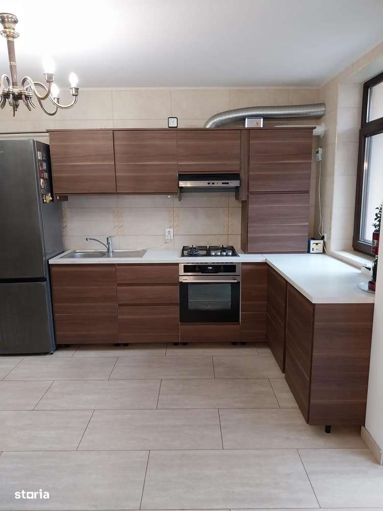 Vanzare proprietate cu doua case si intrari separate curte Giulesti-6