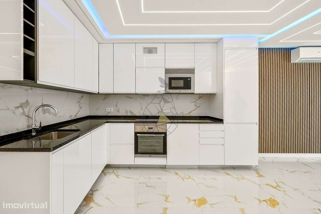 Apartamento T2 com Vista Mar Renovado na Primeira Linha da Praia em Qu - Grande imagem: 4/43