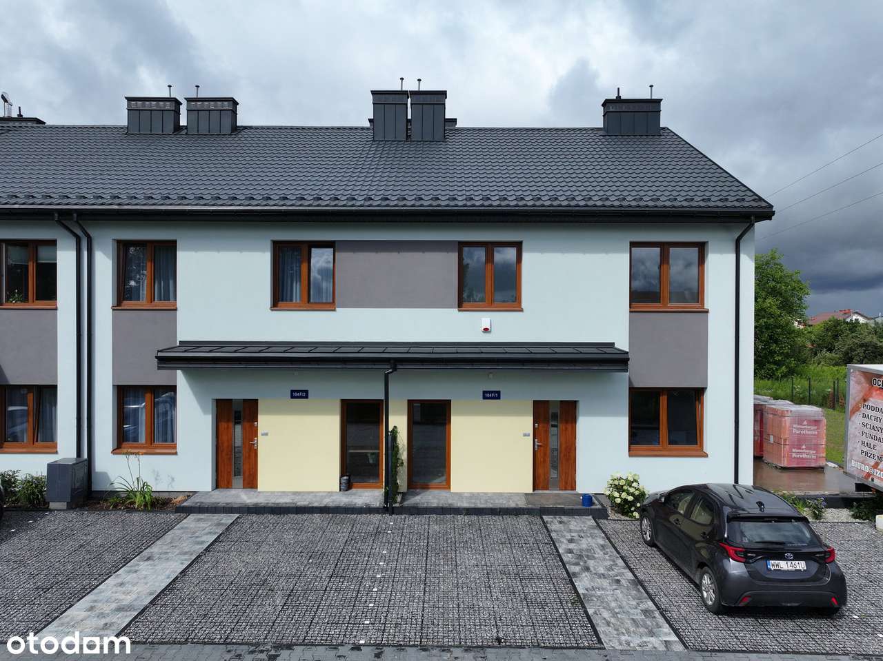 Słoneczny narożny segment 135m2 + poddasze. Ogród 400m2