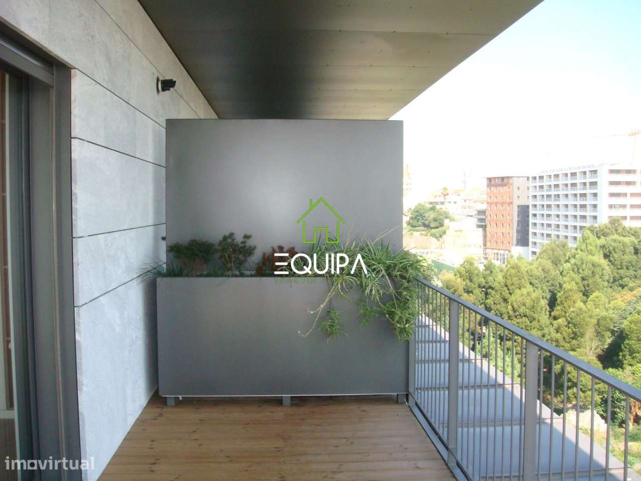 Apart. T-1, novo, no ultimo piso, com terraço e vistas para o Estádi-28