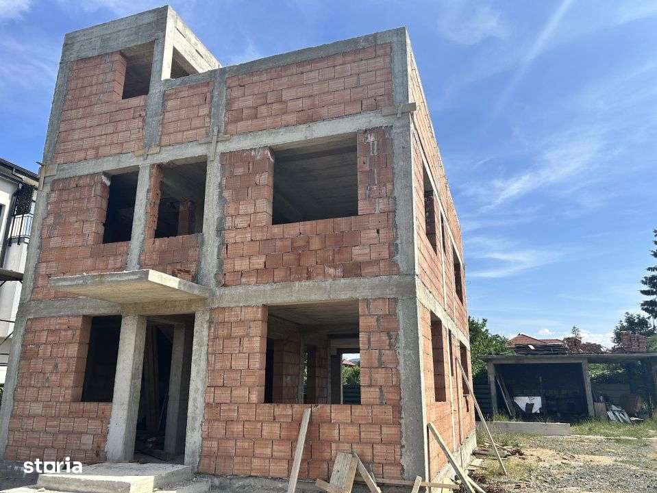 Casa individuala semifinisata 132mp utili plus 60mp terasa si 300 mp t - Imagine principală: 2/13