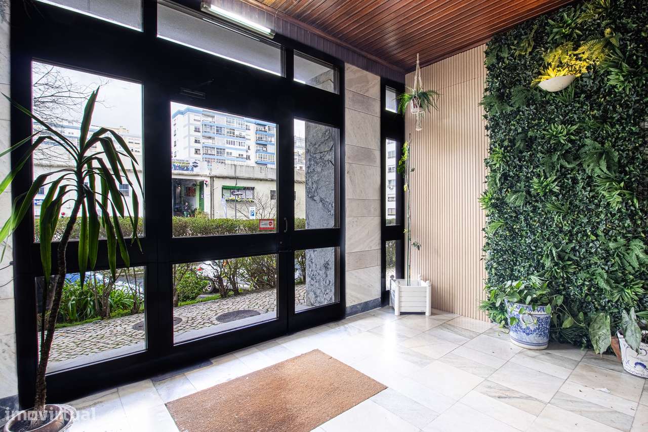 Apartamento T4  remodelado em Carnaxide-28