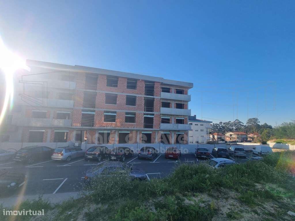 Apartamento T 3 com varanda e garagem-Oliveira Azemeis-10