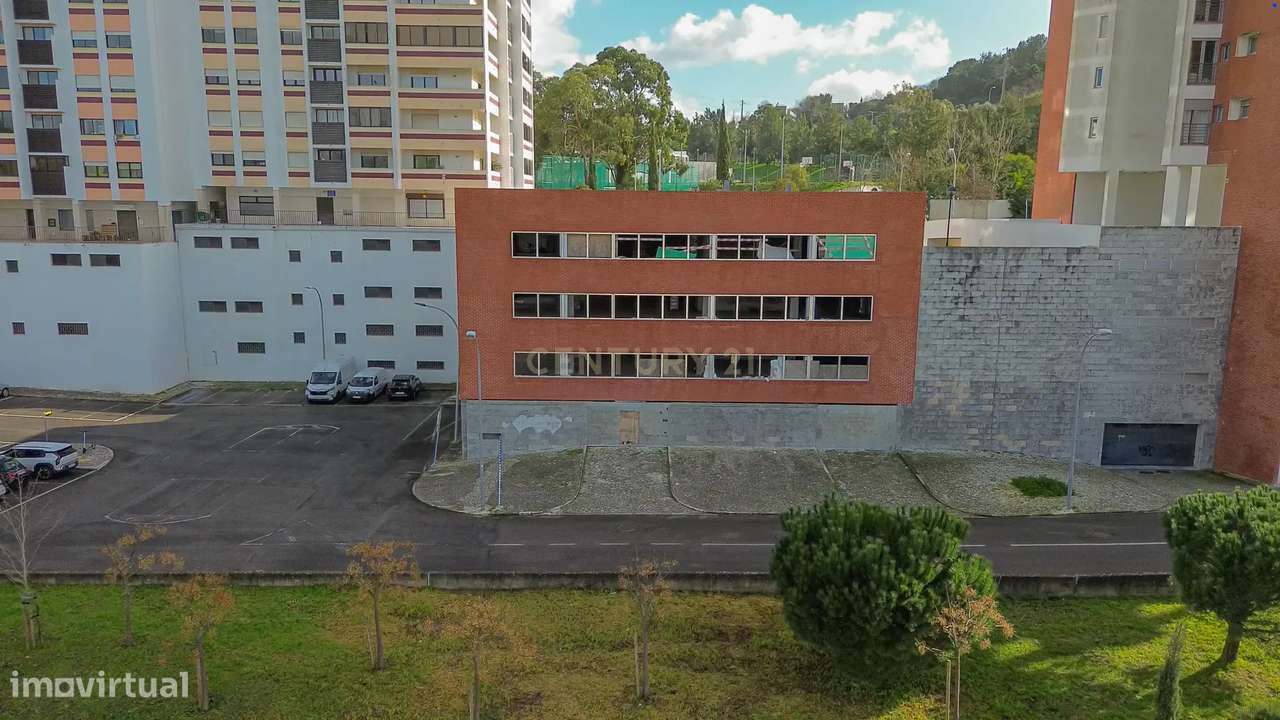 Terreno com projeto aprovado para prédio de 39 frações em Carnaxide - Grande imagem: 4/17