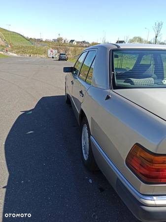 Mercedes-Benz W124 (1984-1993) - 13