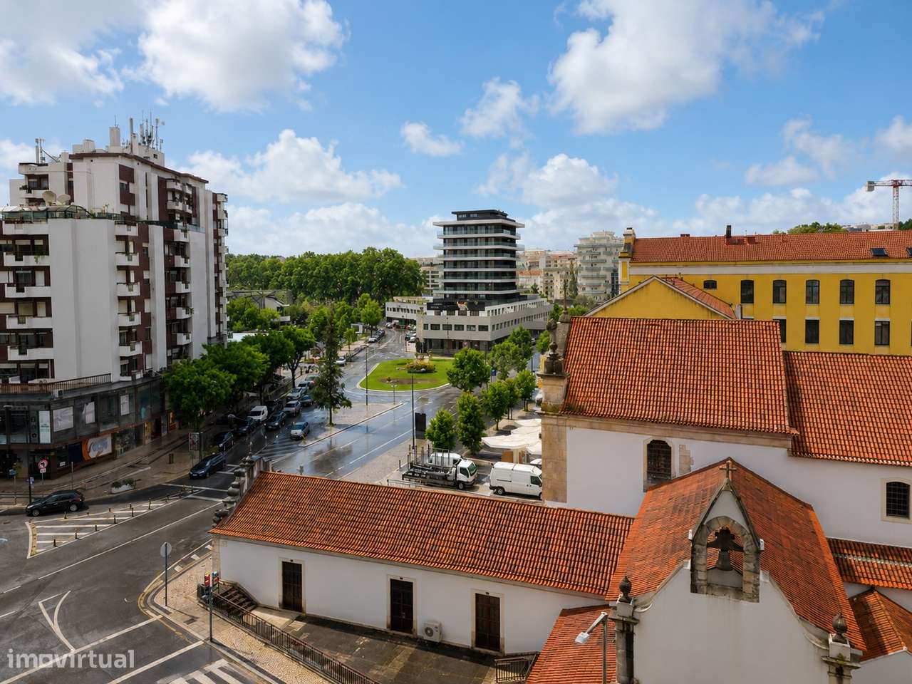 Apartamento T4 com varanda e elevador no centro de Leiria-19