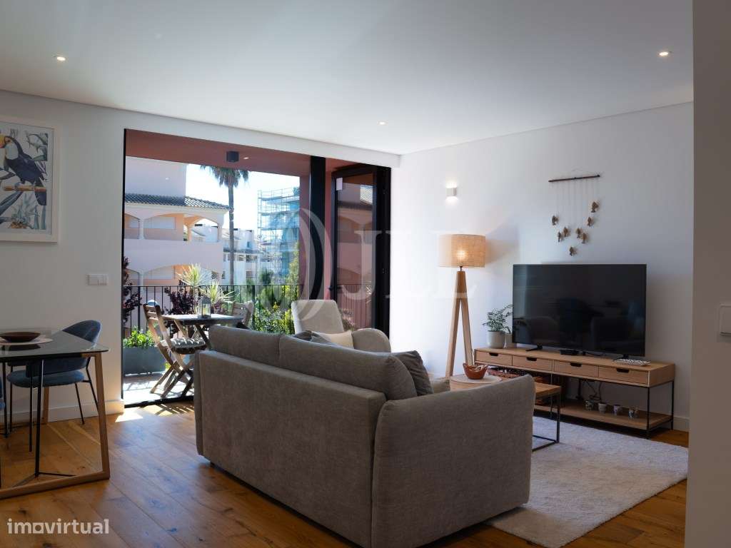 Apartamento T1, com estacionamento e varandas, Algarve-3