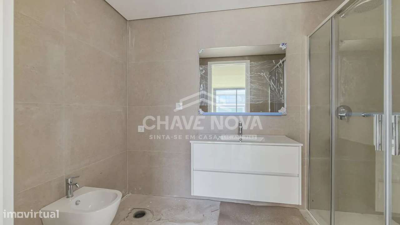 Apartamento T3 Novo c/ Lugar de Garagem Duplo na Madalena-10