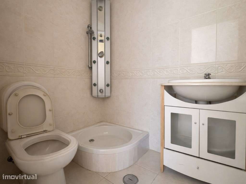 T3 com Varanda, Arrecadação e 2 Lugares de Garagem-11