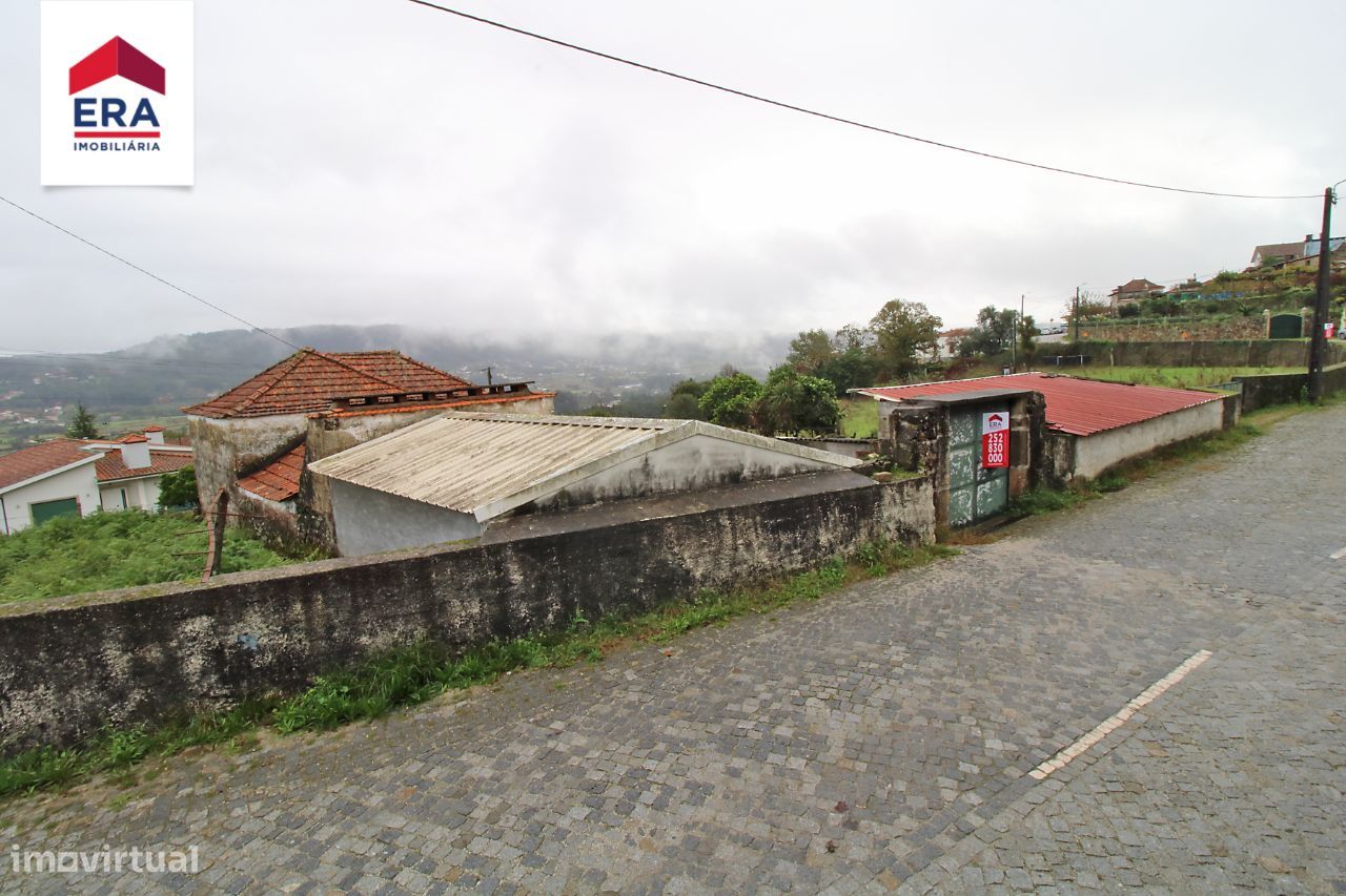 Moradia para restauro em Guimarei