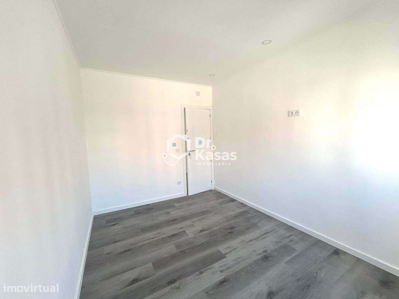 Apartamento T2 Renovado na Baixa da Banheira-26
