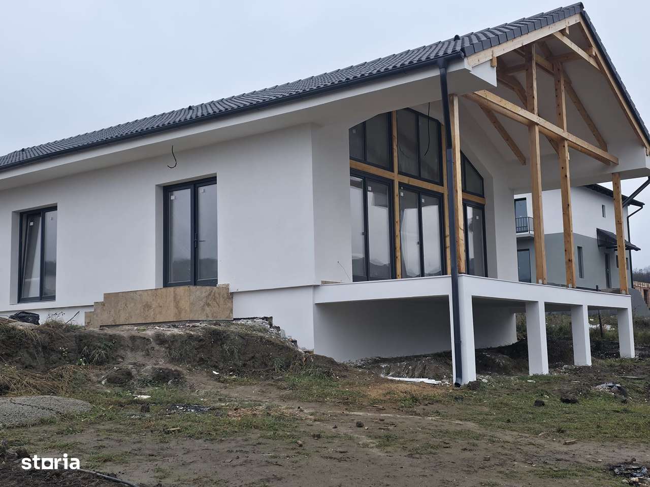 Case noi single premium la cheie sau la rosu, 7 arii, in Livezeni-9