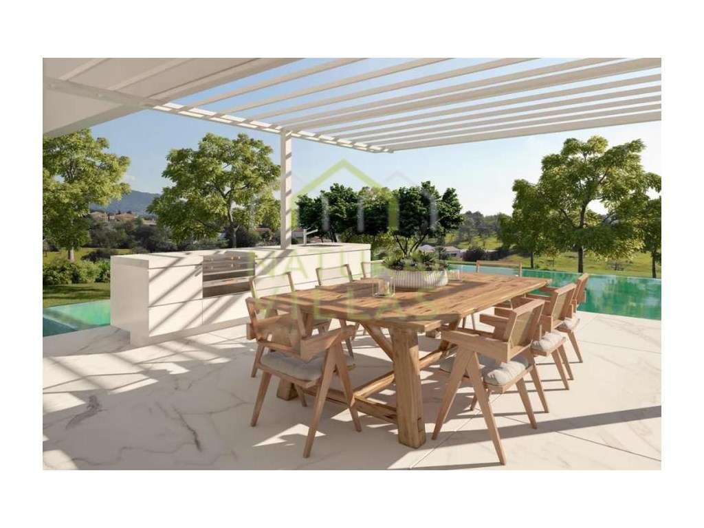 Duas Moradias Isoladas T5 e T3 na zona de Loulé-7