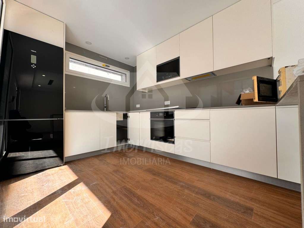 Moradia T4+1 com piscina no Bairro da Primavera, Santa Iria de Azóia - Grande imagem: 4/33