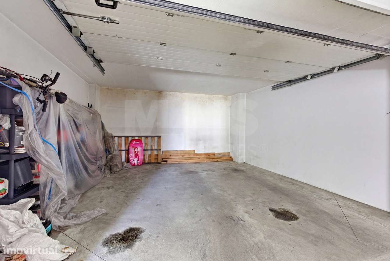 Garagem fechada em Peniche - Grande imagem: 4/5