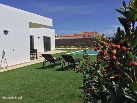 Luxo e Tranquilidade em Sagres: Uma Moradia Contemporânea à espera de-41