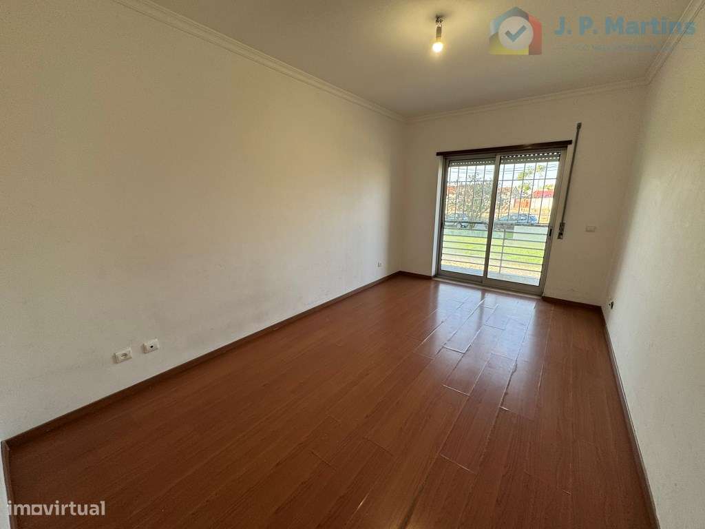 Apartamento T4 c/ varanda, Alto do Seixalinho, Barreiro-13