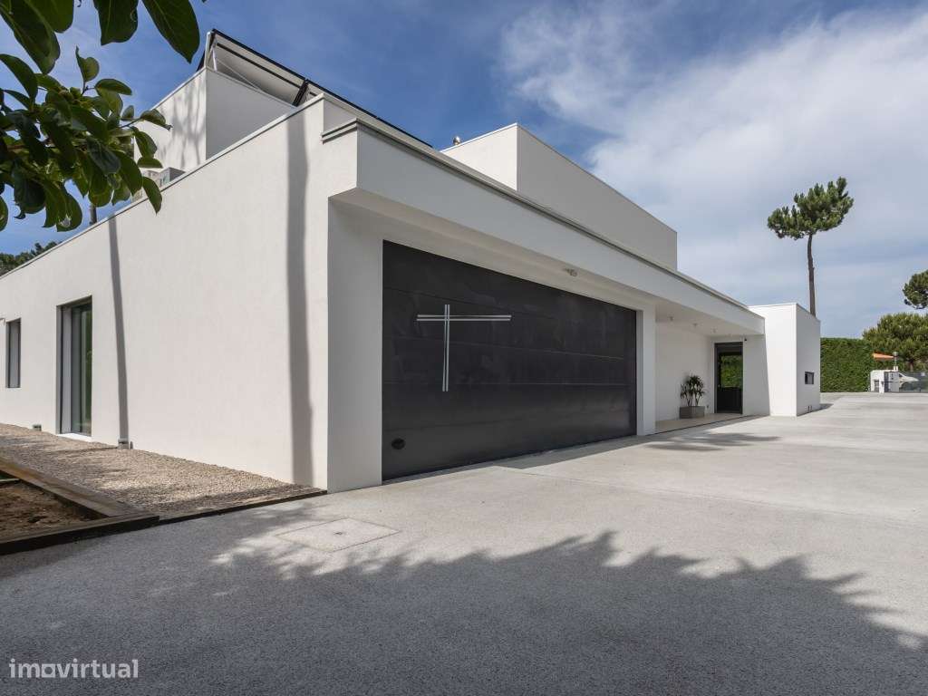 Moradia isolada T4, arquitetura contemporânea com garagem e piscina...-45