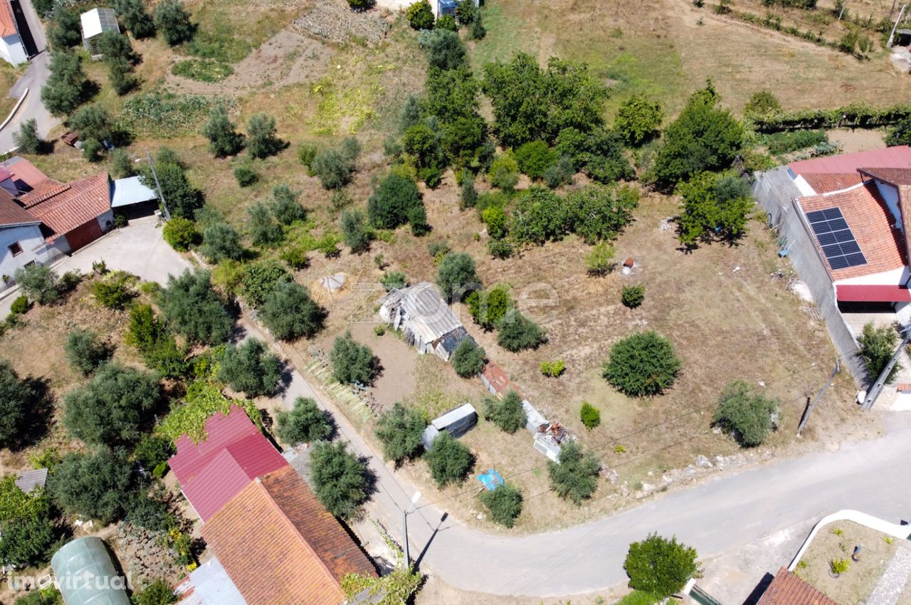 Terreno com 1000m2 em São Miguel de Poiares