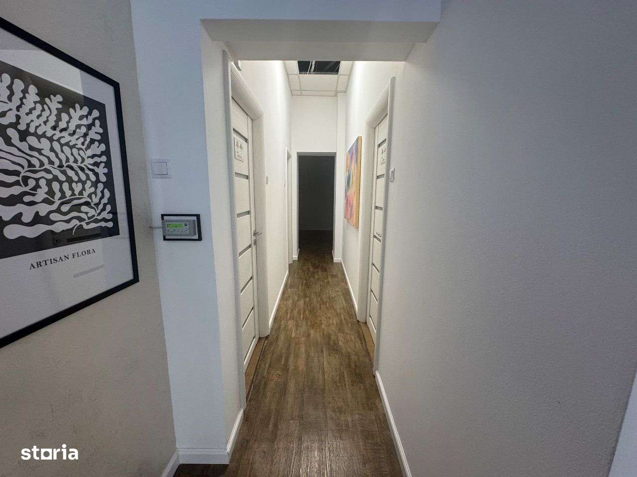 Spațiu comercial ultracentral cu 2 vitrine, 132 mp, intrare auto - Imagine principală: 5/20