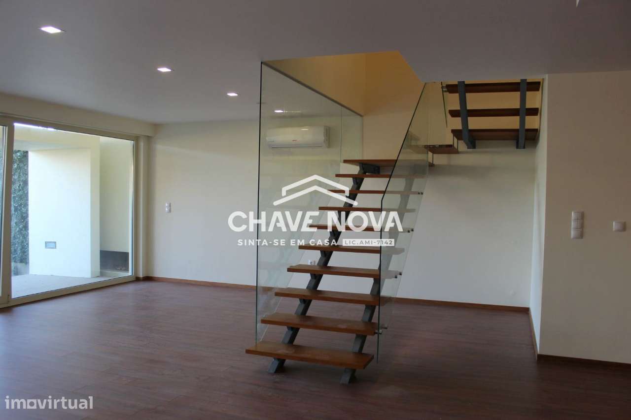 Moradia em Banda V4 Nova em Pedroso - Grande imagem: 5/25