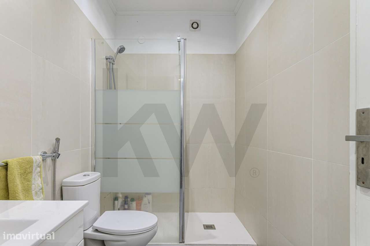 Oportunidade Única em S. Domingos de Benfica: T4 com Potencial e Local-7