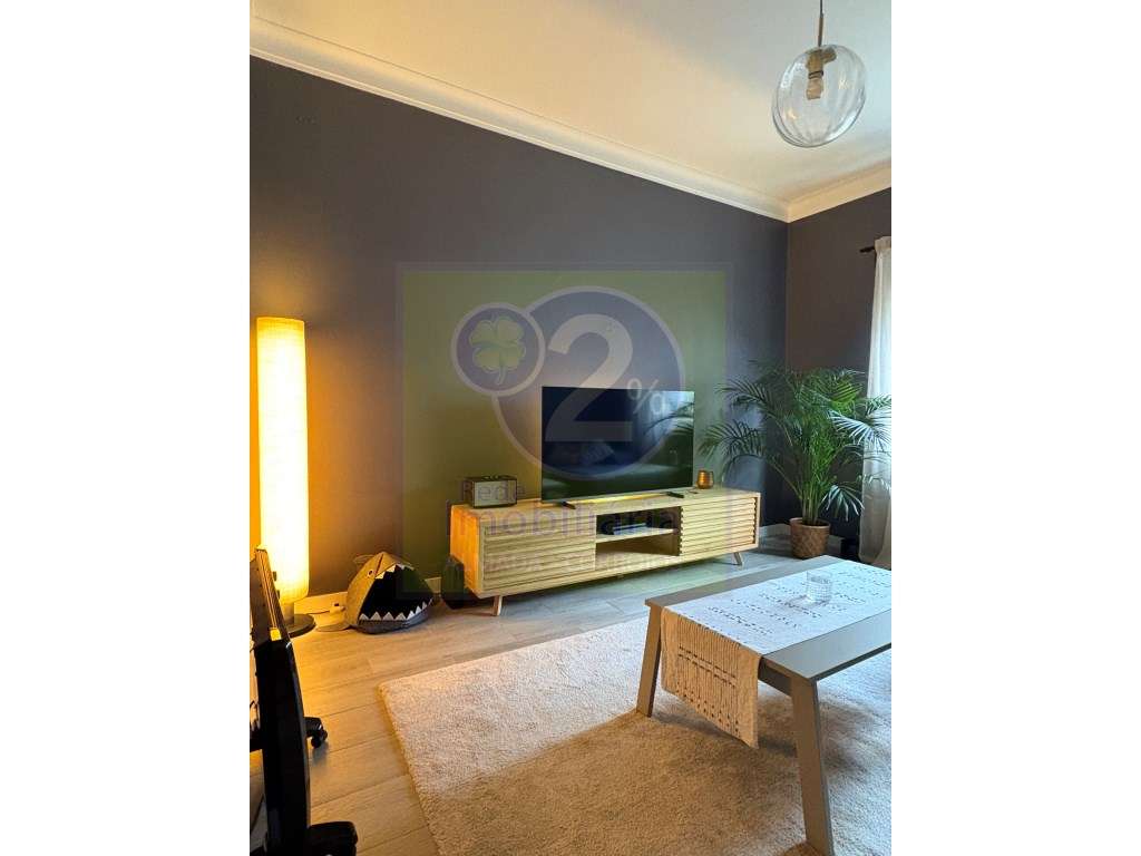 T2 com pátio de cerca de 43m2 - Grande imagem: 3/17