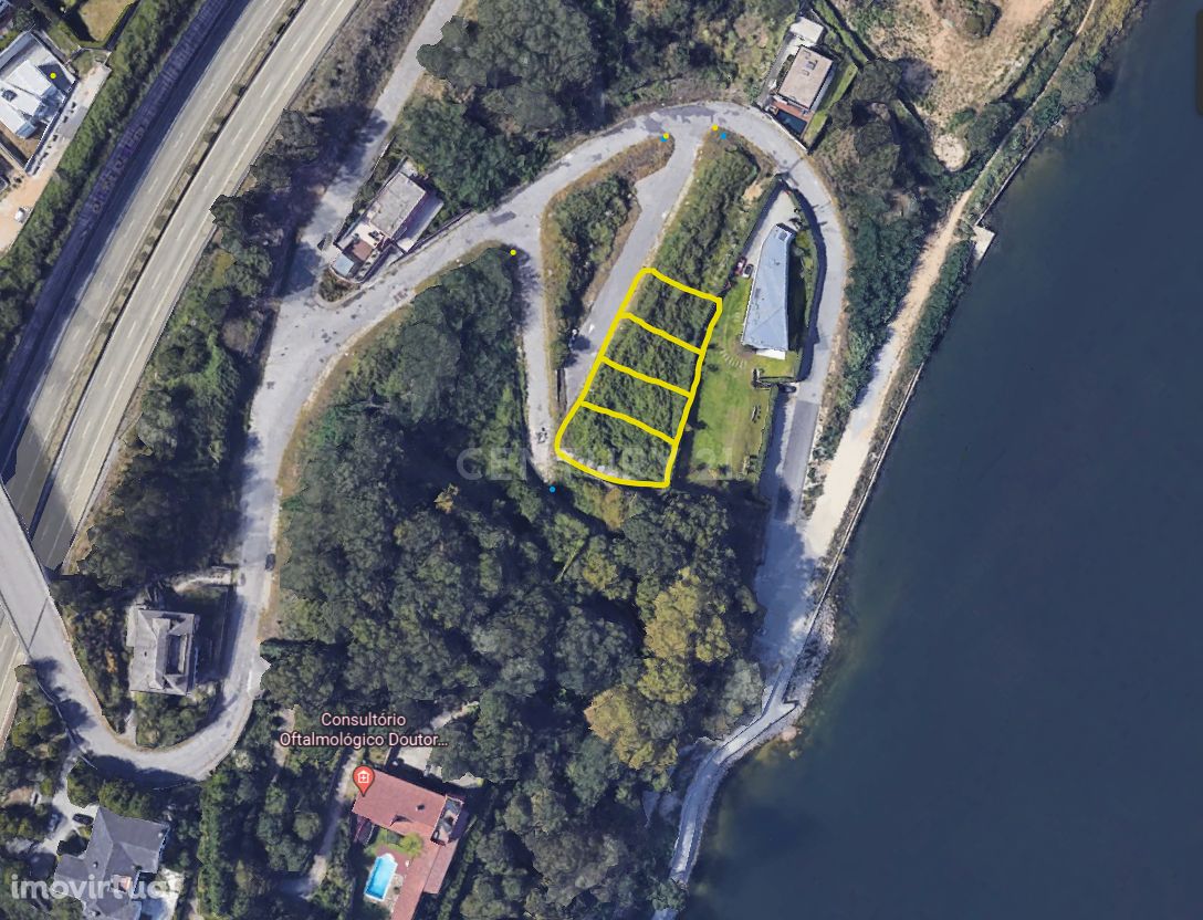 TERRENO COM 4 LOTES - ACESSO DIRETO PARA O RIO DOURO 1.056 M2