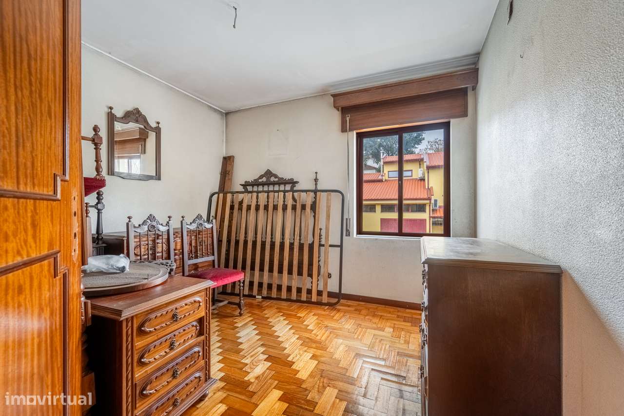 Moradia T4 de gaveto em Nogueira-22