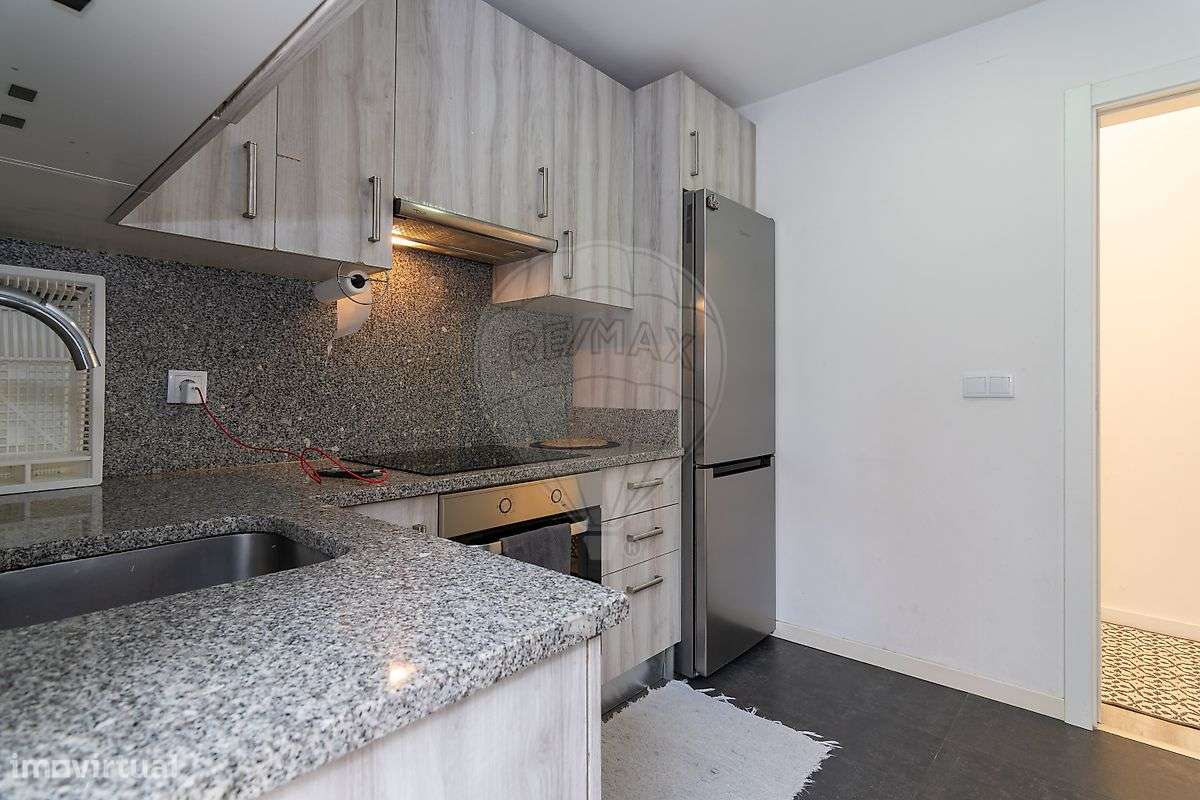 Apartamento T3 remodelado nas Paivas, com logradouro-6