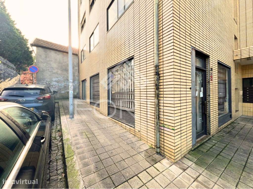 Espaço Comercial c/ armazém-16